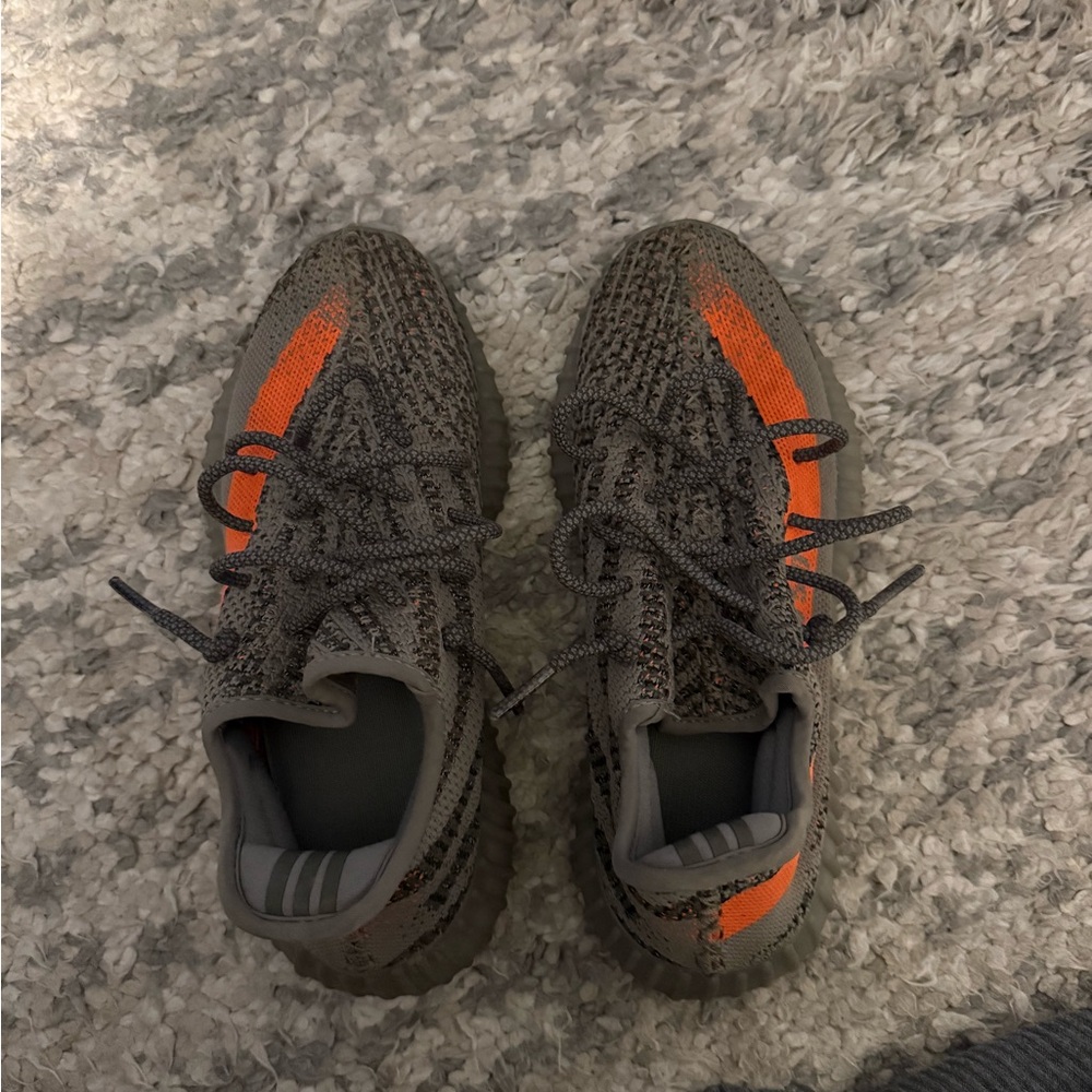 Men’s Yeezys size 6. Women’s size 8